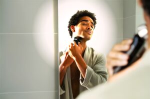 ¡Adiós a las malas afeitadas! Con la Afeitadora Chairman™ Plus de MANSCAPED®, la Confianza se Viste Bien
