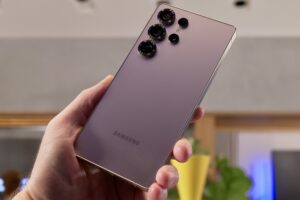 ¡ATENCIÓN, techies! El Samsung Galaxy S25 dice adiós al conector de auriculares.