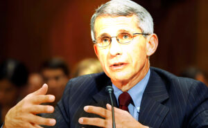 Biden Otorga Perdón Preemptivo a Fauci en las Últimas Horas de su Mandato