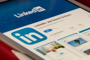 Demanda contra LinkedIn: ¿Espionaje de mensajes privados para entrenar IA?