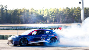 ¡Ford Mach-E Eléctrico Revoluciona NASCAR con 1341 CV!