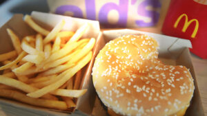 ¡Explosión de Riesgo Alimentario! McDonald’s y Taylor Farms: ¿Qué Nos Cuentan los Biofilms?