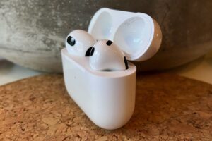 ¡Conecta tus AirPods como un profesional! Guía paso a paso para restablecer tus AirPods, AirPods Pro y AirPods Max
