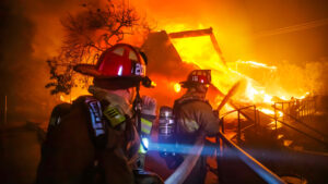 ¡Incendio en Los Ángeles! 🚨 ¡Emergencia de Salud Pública Declarada!