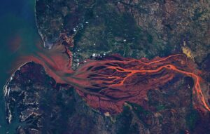 ¡Deslumbrante! La Tierra Sangra Rojo en Madagascar: Una Foto Desde el Espacio Revela una Crisis Ecológica
