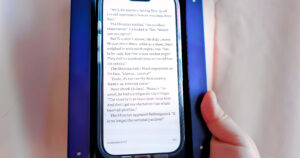 ¡Descubre el Astropad Bookcase: ¿Tu iPhone como e-reader?