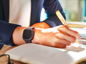 ¡Ay, caramba! ¡Tu Fitbit está echando humo! 🔥 Google te da 50 dólares… ¡pero con truco!