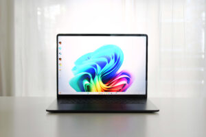 ¡Atención, techies! ¡Solo para empresas! El Surface Laptop 7 5G aterriza… ¡pero con truco! 🤯