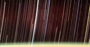 ¡Increíble vista espacial! El lanzamiento de New Glenn, captado como una estela de luz desde la ISS.