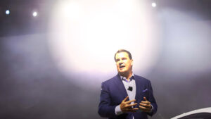 ¡Alerta Roja! CEO de Ford Ataca las Políticas Arancelarias de Trump