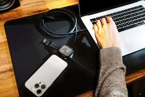 ¡Adiós al lío de cables de viaje! Nomad tiene la solución con su cable universal para Apple Watch