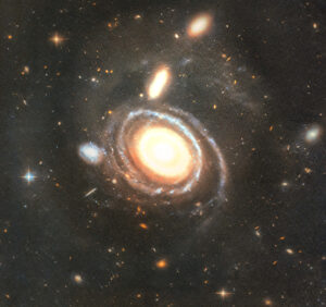 ¡Galaxia con Nueve Anillos! Un Descubrimiento Asombroso del Telescopio Hubble