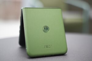 Motorola Razr Plus (2025): ¿El Diseño se Quedó en Standby?