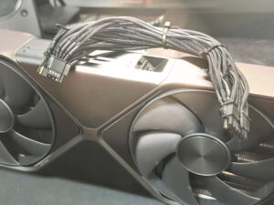 ¡ALERTA ROJA! ¿Conectores de la RTX 5090 se derriten? ¡Un déjà vu que nos enciende las alarmas!