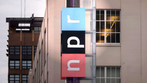 NPR Demanda a Trump por Orden Ejecutiva que Amenaza su Financiación