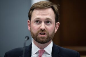 FTC Aprueba Fusión Publicitaria con Restricciones Ideológicas: Impacto en la Libertad de Expresión y el Mercado