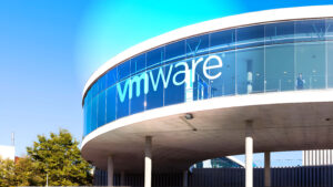 Broadcom Afecta la Seguridad de VMware al Limitar el Acceso a Parches para Licencias Perpetuas