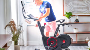 Echelon Bloquea Funciones en sus Bicicletas Fitness Tras Actualización, Desatando la Polémica