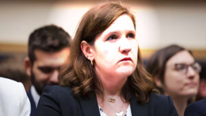 Fallo judicial declara ilegal la destitución de comisionada de la FTC por Trump