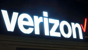 Verizon busca extender bloqueo de smartphones: Impacto en consumidores