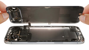 iPhone Air: iFixit revela su sorprendente reparabilidad y durabilidad